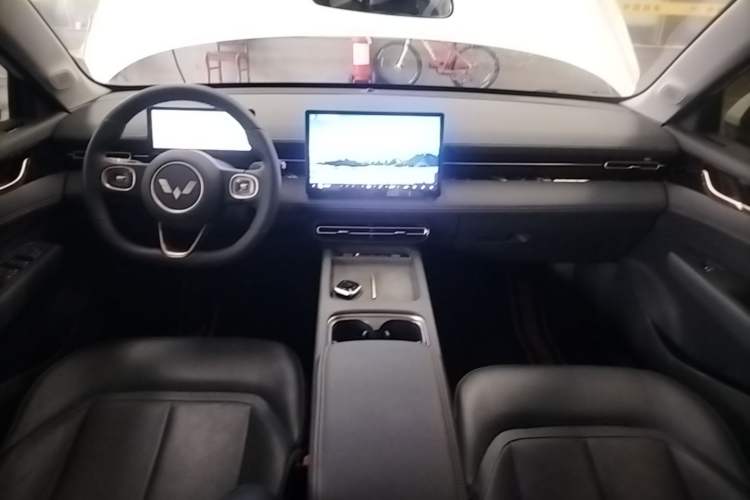 Used Wuling Xingguang 2025 70km Smart Standard Version Center Console