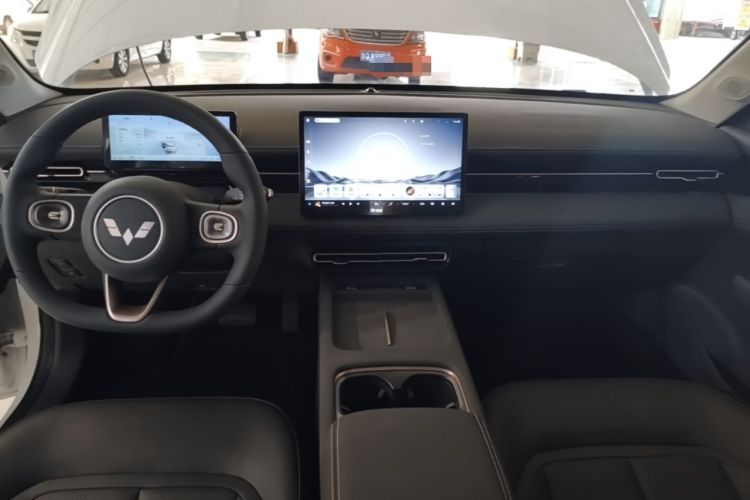 Used Wuling Xingguang 2025 70km Smart Standard Version Center Console