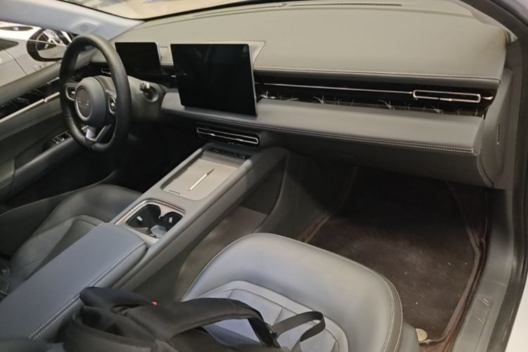 Used Wuling Xingguang 2025 70km Smart Standard Version Center Console