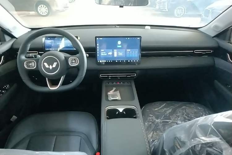 Used Wuling Xingguang 2025 70km Smart Standard Version Center Console