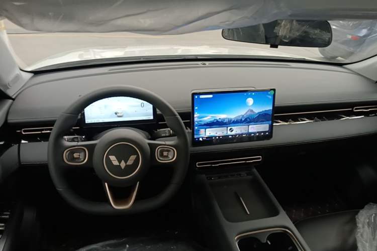 Used Wuling Xingguang 2025 70km Smart Standard Version Center Console