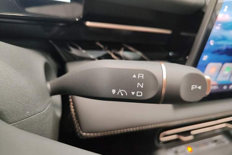 Used Wuling Xingguang 2025 70km Smart Standard Version Gear Lever