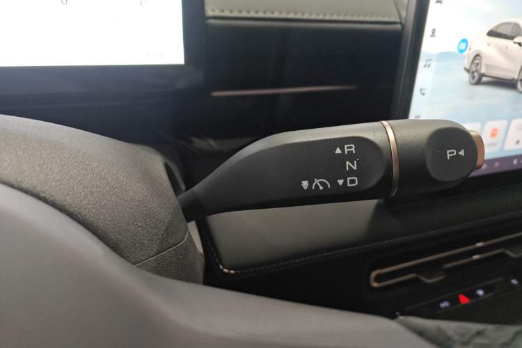 Used Wuling Xingguang 2025 70km Smart Standard Version Gear Lever