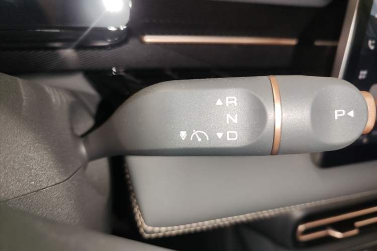 Used Wuling Xingguang 2025 70km Smart Standard Version Gear Lever