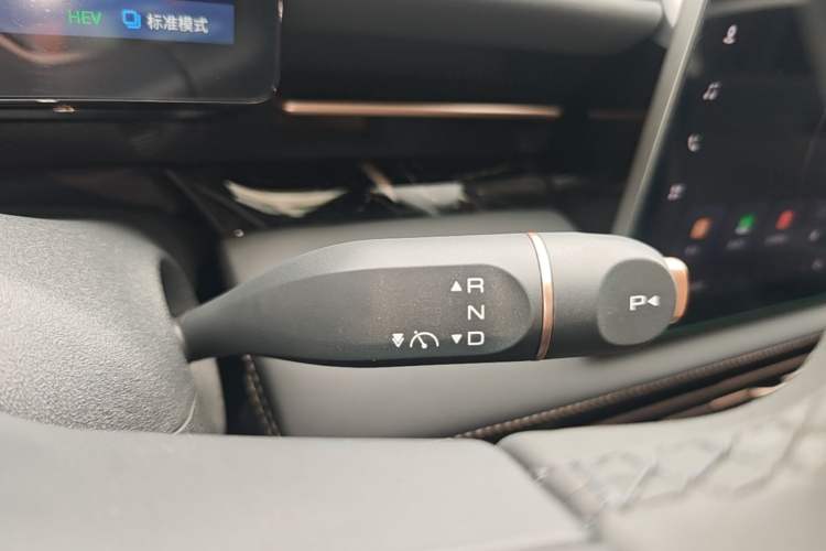 Used Wuling Xingguang 2025 70km Smart Standard Version Gear Lever