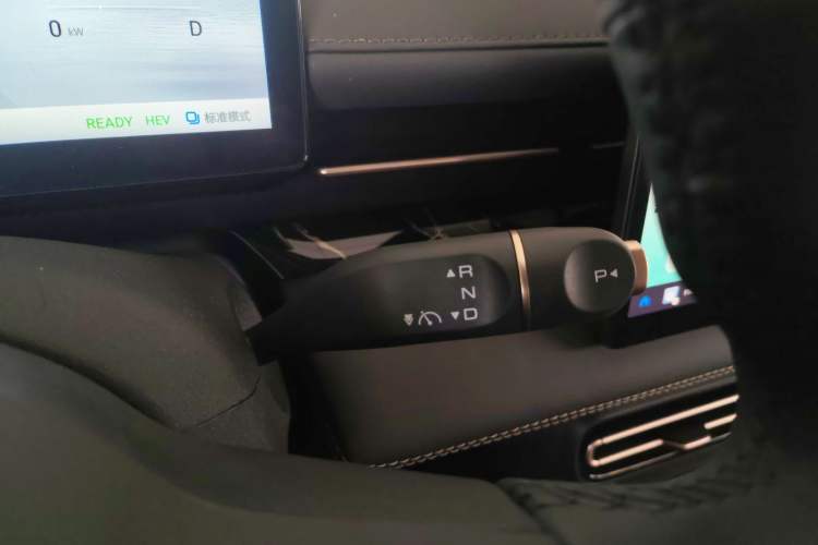 Used Wuling Xingguang 2025 70km Smart Standard Version Gear Lever