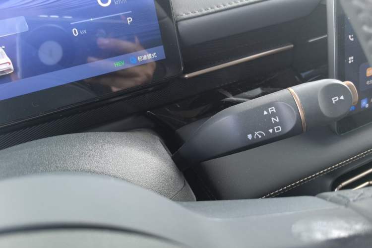 Used Wuling Xingguang 2025 70km Smart Standard Version Gear Lever