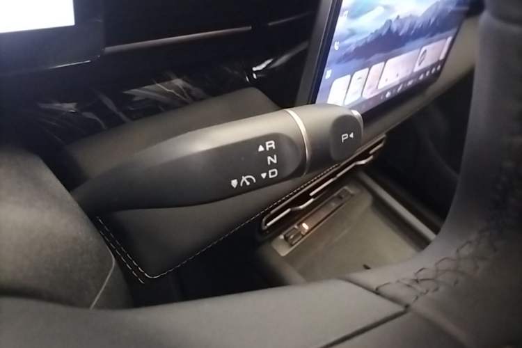 Used Wuling Xingguang 2025 70km Smart Standard Version Gear Lever