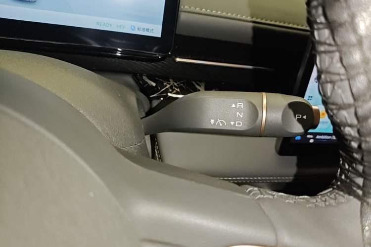Used Wuling Xingguang 2025 70km Smart Standard Version Gear Lever