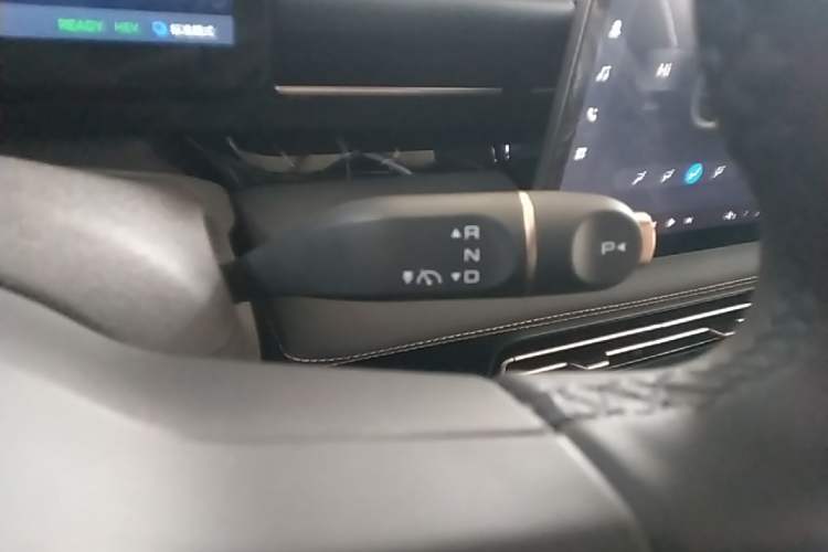 Used Wuling Xingguang 2025 70km Smart Standard Version Gear Lever