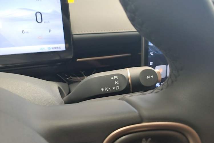 Used Wuling Xingguang 2025 70km Smart Standard Version Gear Lever