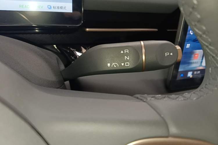 Used Wuling Xingguang 2025 70km Smart Standard Version Gear Lever