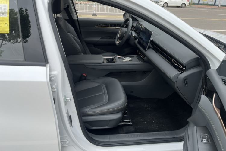 Used Wuling Xingguang 2025 70km Smart Standard Version Interior 1