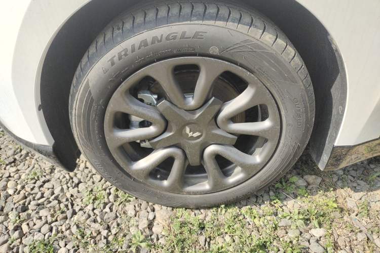 Used Wuling Xingguang 2025 70km Smart Standard Version Left Front Wheel Hub