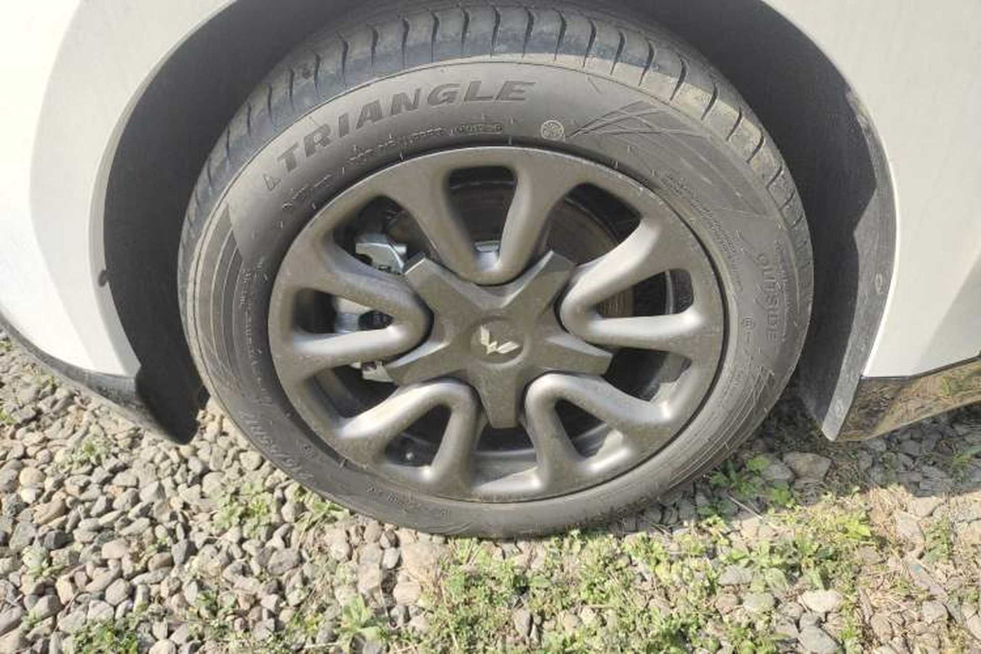Used Wuling Xingguang 2025 70km Smart Standard Version Left Front Wheel Hub
