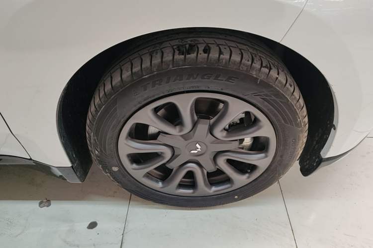 Used Wuling Xingguang 2025 70km Smart Standard Version Left Front Wheel Hub