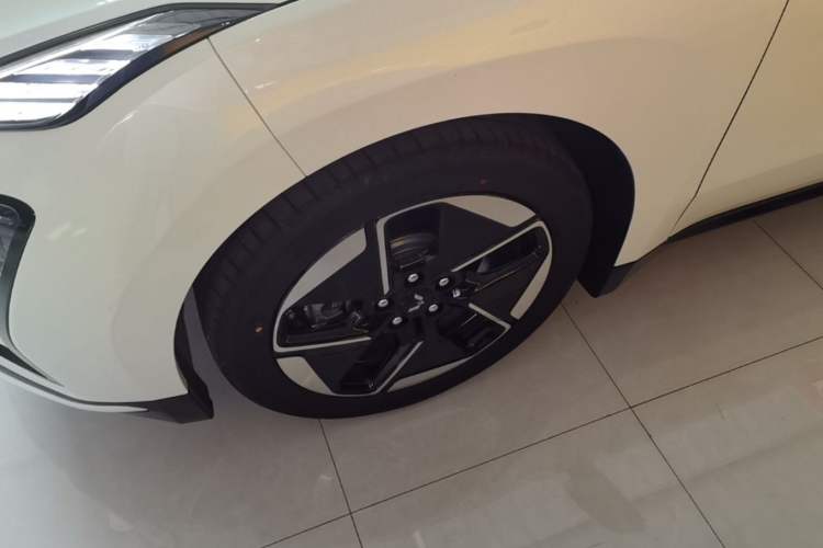 Used Wuling Xingguang 2025 510 km Advanced Smart Version Left Front Wheel Hub