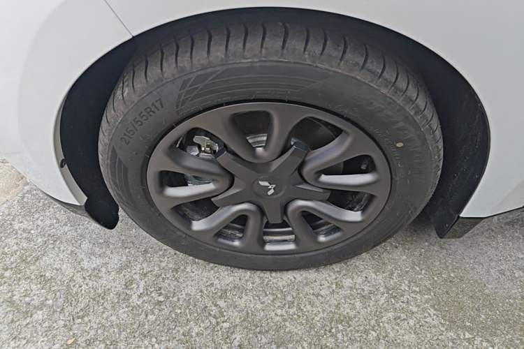Used Wuling Xingguang 2025 70km Smart Standard Version Left Front Wheel Hub