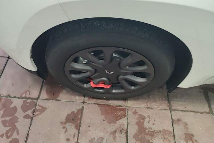 Used Wuling Xingguang 2025 70km Smart Standard Version Left Front Wheel Hub