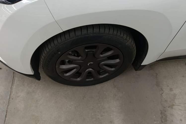Used Wuling Xingguang 2025 70km Smart Standard Version Left Front Wheel Hub