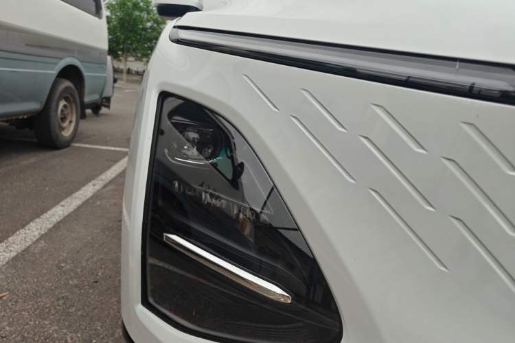 Used Wuling Xingguang 2025 70km Smart Standard Version Right Front Headlight