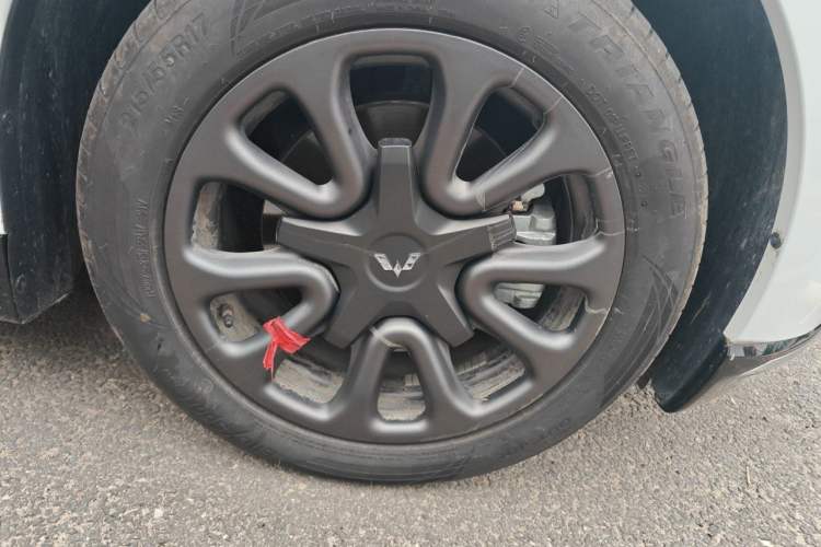 Used Wuling Xingguang 2025 70km Smart Standard Version Right Front Wheel Hub