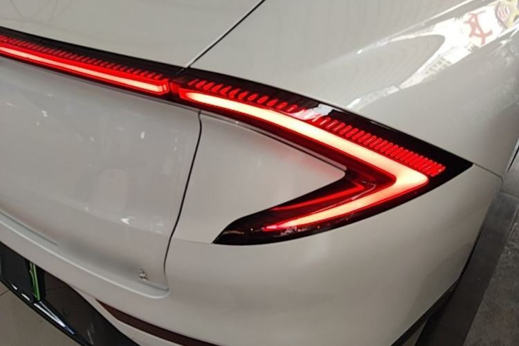 Used Wuling Xingguang 2025 70km Smart Standard Version Right Rear Taillight