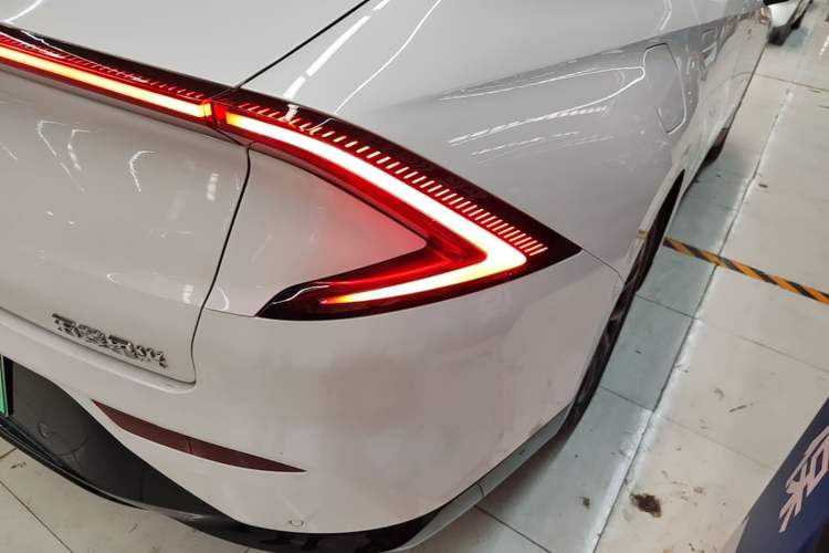 Used Wuling Xingguang 2025 70km Smart Standard Version Right Rear Taillight