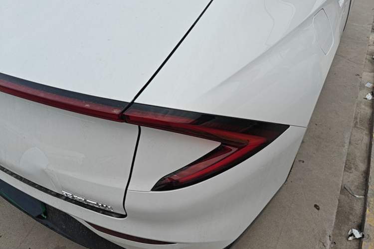 Used Wuling Xingguang 2025 70km Smart Standard Version Right Rear Taillight