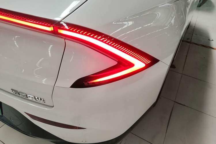 Used Wuling Xingguang 2025 70km Smart Standard Version Right Rear Taillight