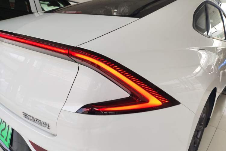 Used Wuling Xingguang 2025 70km Smart Standard Version Right Rear Taillight