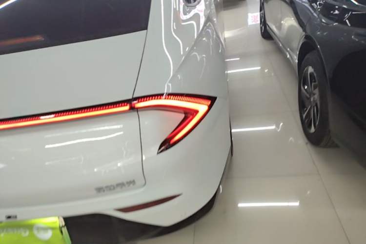 Used Wuling Xingguang 2025 70km Smart Standard Version Right Rear Taillight