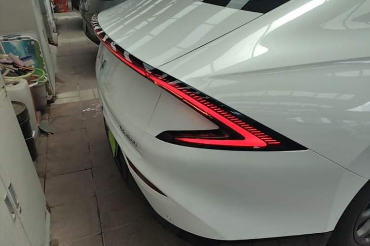 Used Wuling Xingguang 2025 70km Smart Standard Version Right Rear Taillight