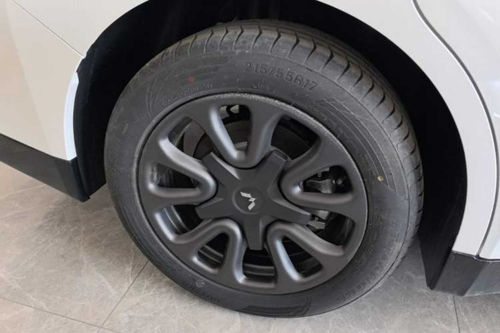 Used Wuling Xingguang 2025 70km Smart Standard Version Right Rear Wheel Hub