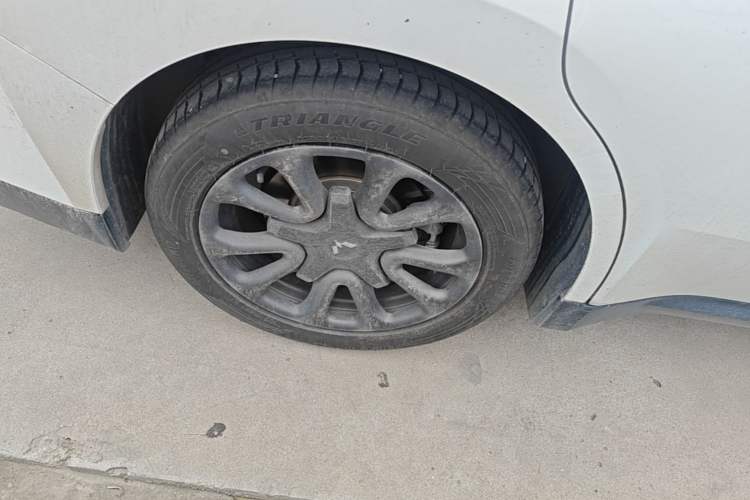 Used Wuling Xingguang 2025 70km Smart Standard Version Right Rear Wheel Hub