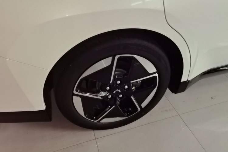 Used Wuling Xingguang 2025 510 km Advanced Smart Version Right Rear Wheel Hub