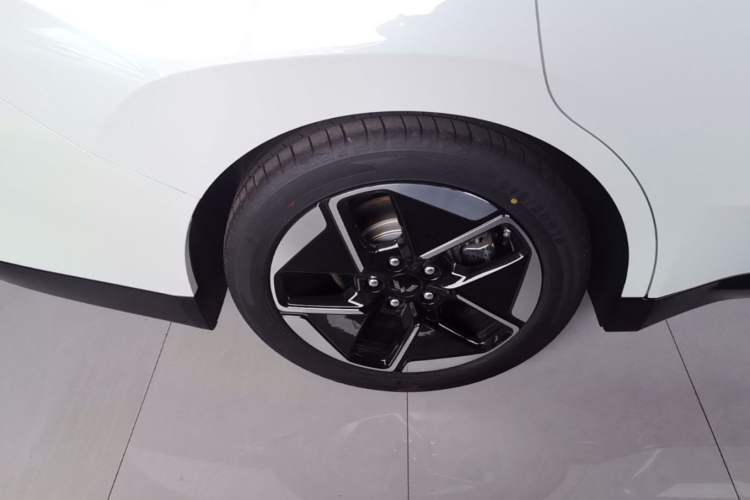 Used Wuling Xingguang 2025 510 km Advanced Smart Version Right Rear Wheel Hub