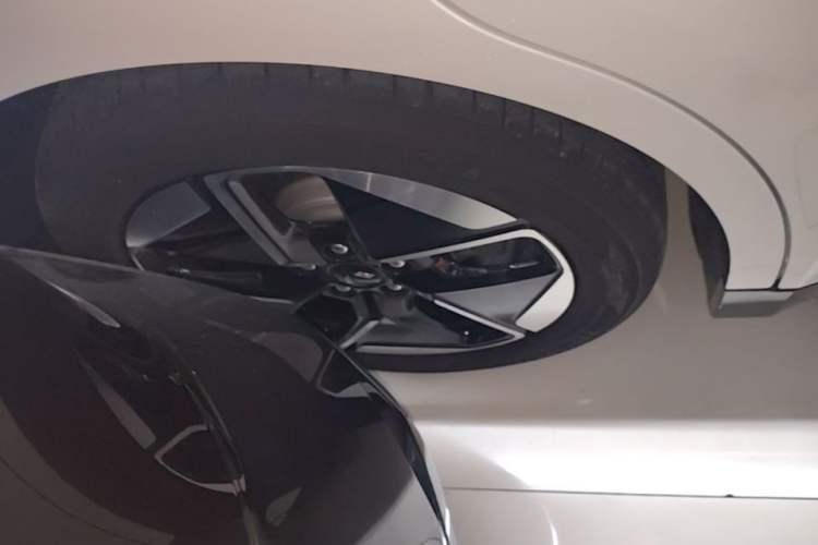Used Wuling Xingguang 2025 150 km Smart Pilot Version Right Rear Wheel Hub
