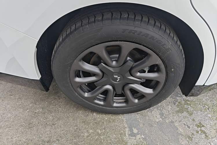 Used Wuling Xingguang 2025 70km Smart Standard Version Right Rear Wheel Hub