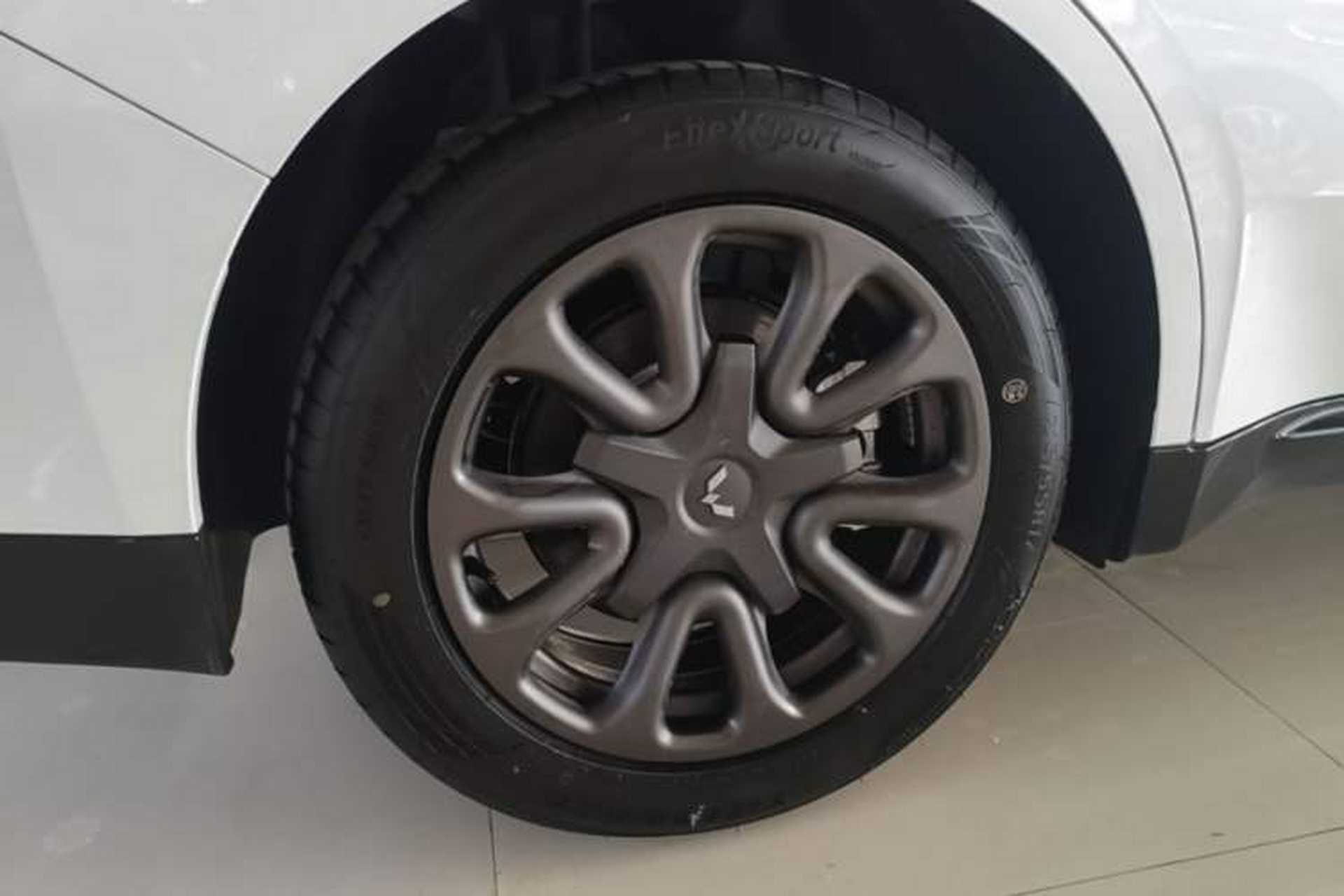 Used Wuling Xingguang 2025 70km Smart Standard Version Right Rear Wheel Hub