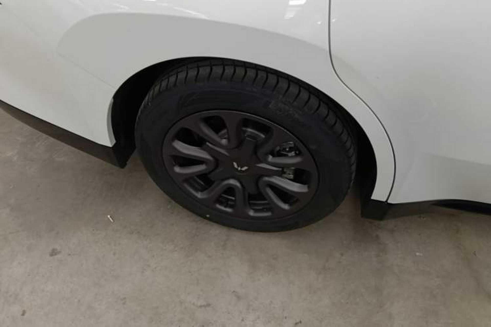 Used Wuling Xingguang 2025 70km Smart Standard Version Right Rear Wheel Hub