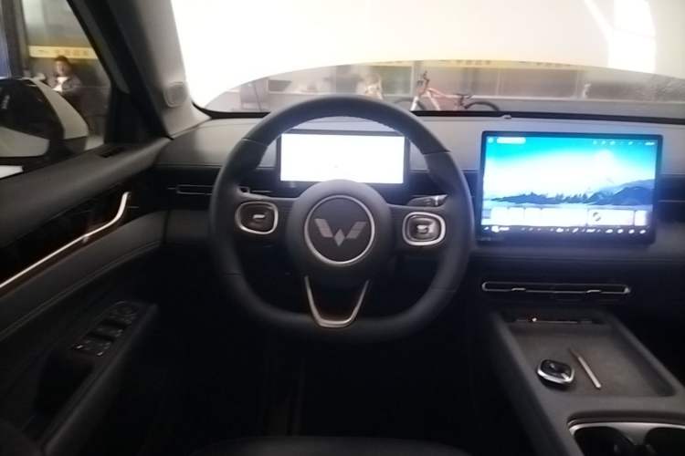 Used Wuling Xingguang 2025 70km Smart Standard Version Steering Wheel