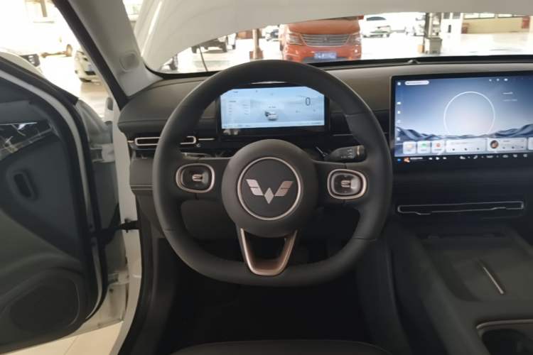 Used Wuling Xingguang 2025 70km Smart Standard Version Steering Wheel