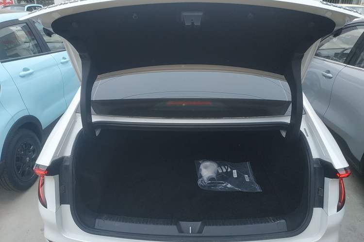 Used Wuling Xingguang 2025 150 km Smart Pilot Version Trunk