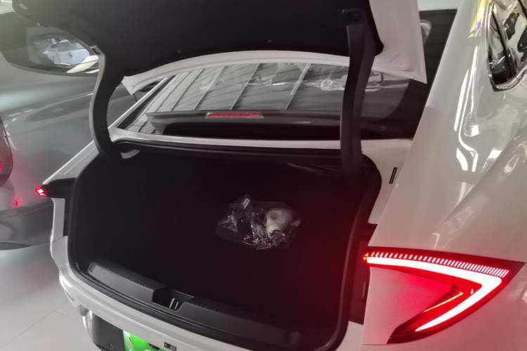 Used Wuling Xingguang 2025 510 km Advanced Smart Version Trunk