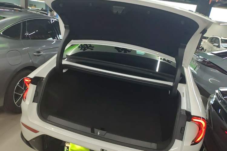 Used Wuling Xingguang 2025 150 km Smart Pilot Version Trunk
