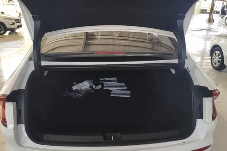 Used Wuling Xingguang 2025 70km Smart Standard Version Trunk