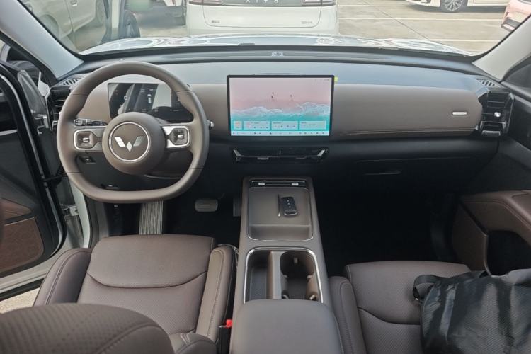 Used Wuling Xingguang 560 New Energy 2026 Model, Plug-in Hybrid, 125 km, Luxury Version Center Console