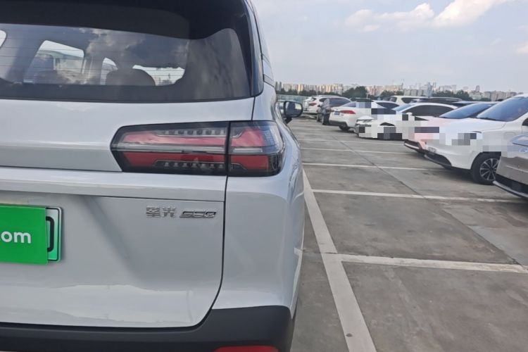 Used Wuling Xingguang 560 New Energy 2026 Model, Plug-in Hybrid, 125 km, Luxury Version Exterior 3