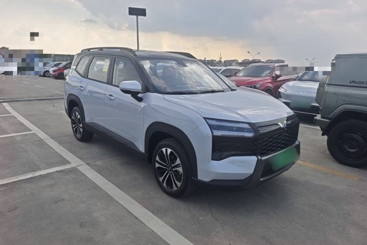 Used Wuling Xingguang 560 New Energy 2026 Model, Plug-in Hybrid, 125 km, Luxury Version Front Right 45 Deg